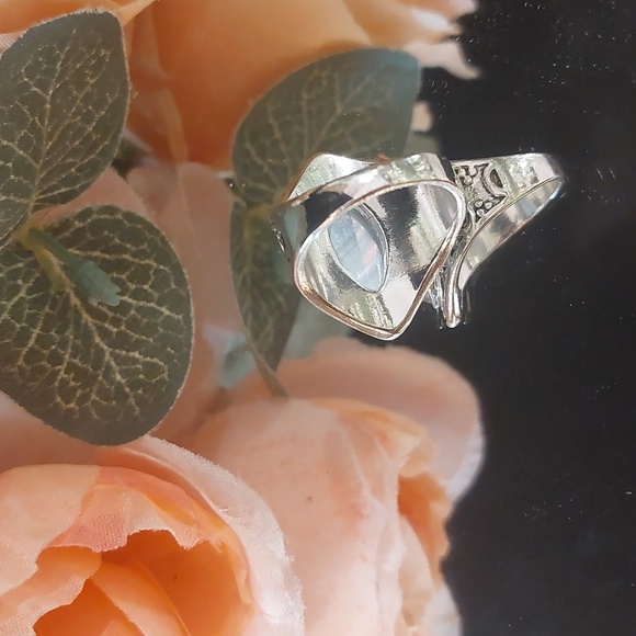 🌷Moonstone Fashion Ring with Boho Style Band (faux) - Picture 3 of 5